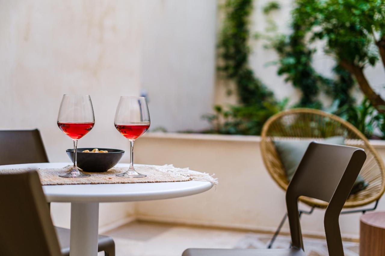 Helloapulia Charming Palazzo Clemente - Self-Catering Suites With Aircondition Monopoli Luaran gambar