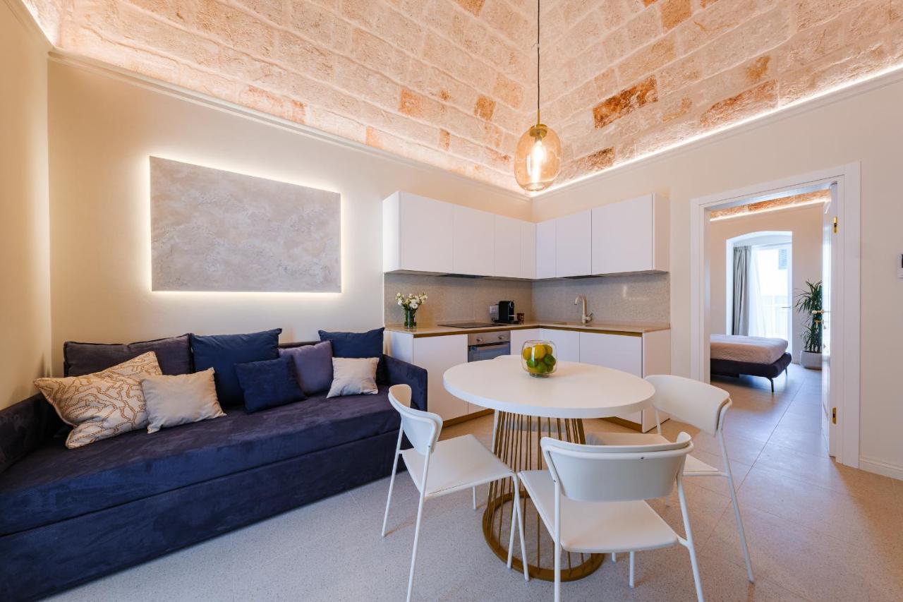 Helloapulia Charming Palazzo Clemente - Self-Catering Suites With Aircondition Monopoli Luaran gambar
